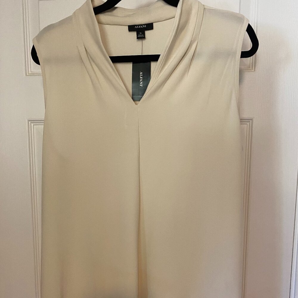 Alfani Ivory sleeveless v-neck blouse NWT size XL
